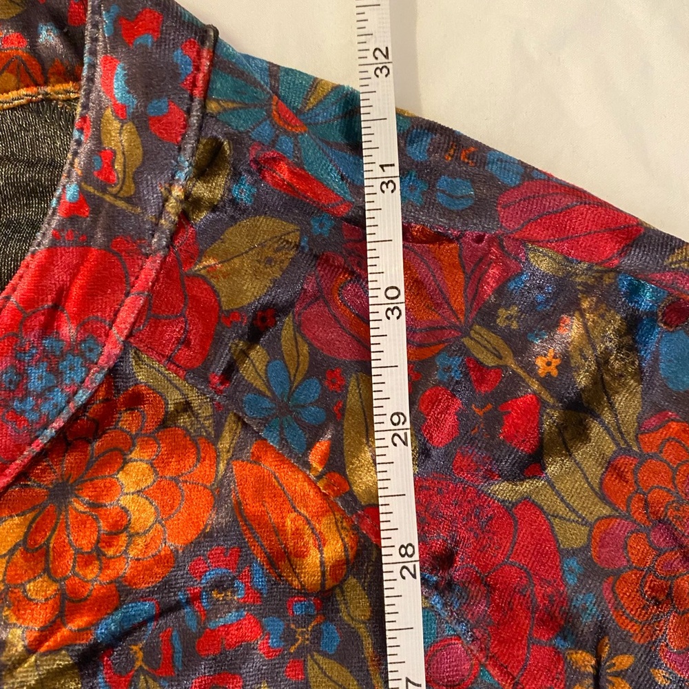 NATURAL LIFE Vibrant Floral velvet top - Picture 7 of 7
